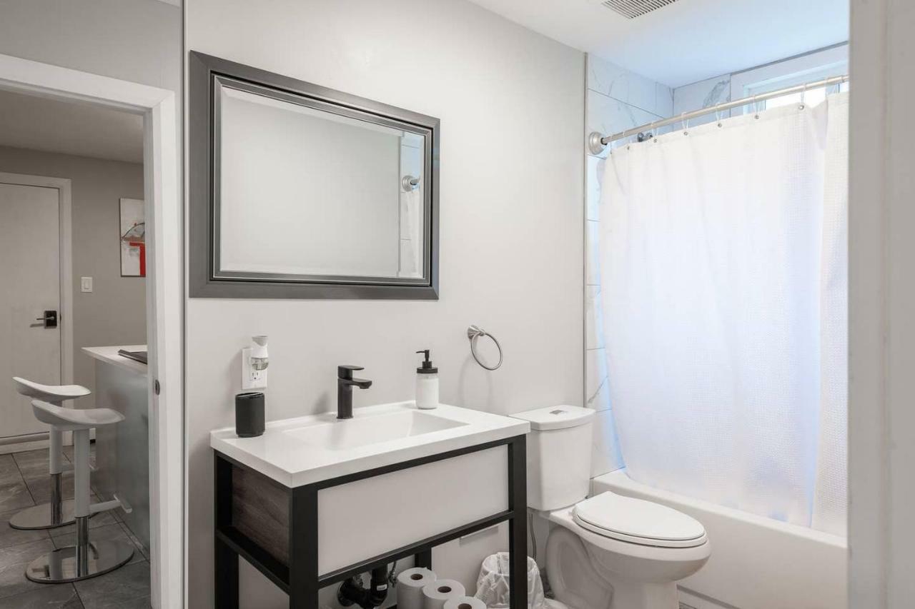 Entire 2 Bedroom Apartment Uptown Waterloo - E1 Kültér fotó