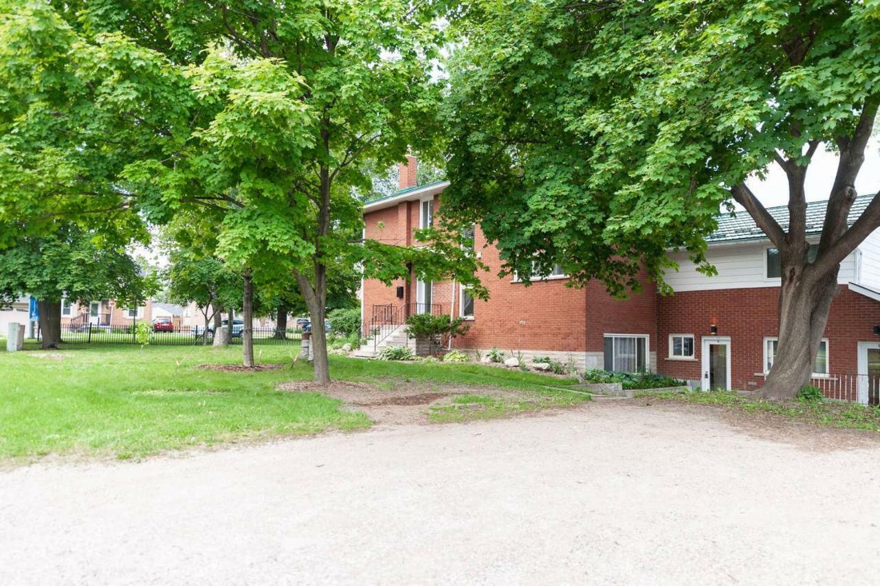 Entire 2 Bedroom Apartment Uptown Waterloo - E1 Kültér fotó