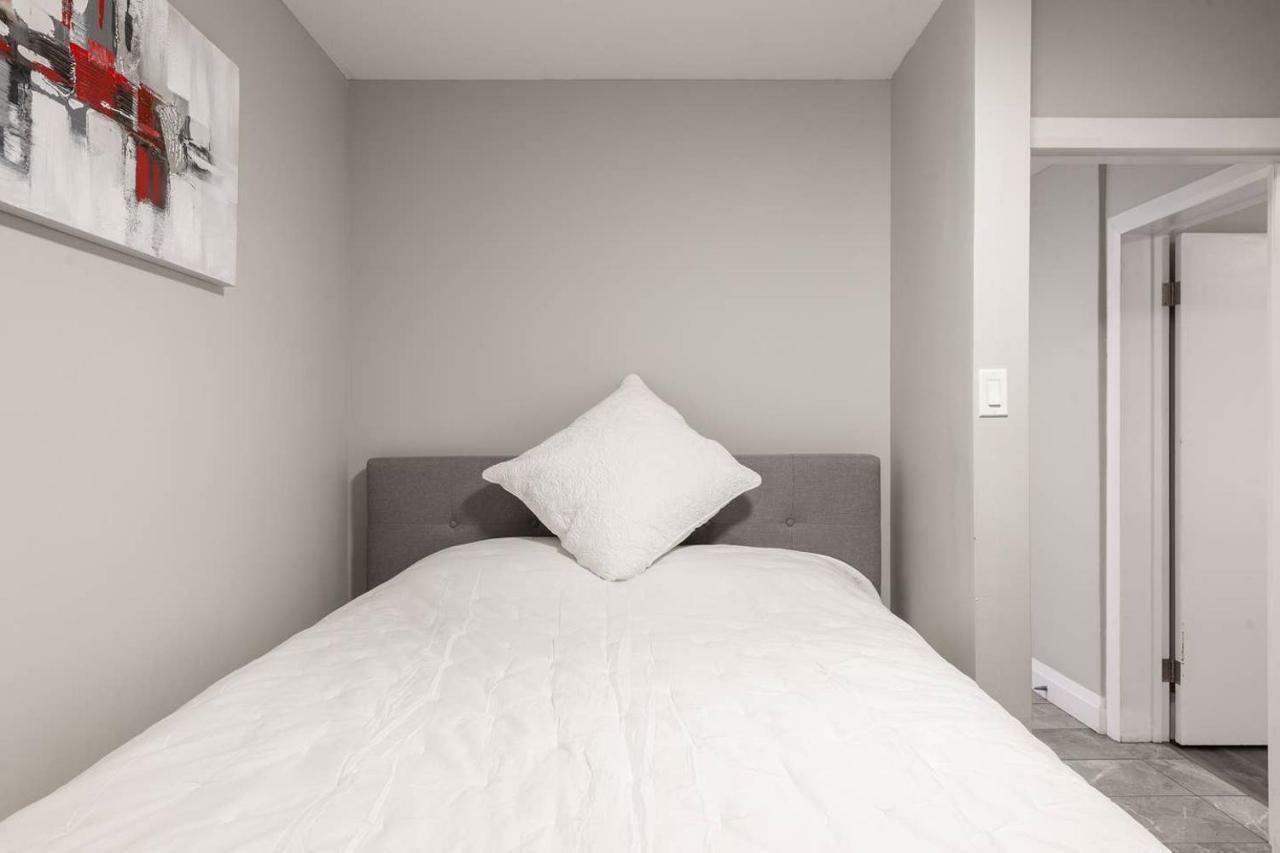 Entire 2 Bedroom Apartment Uptown Waterloo - E1 Kültér fotó